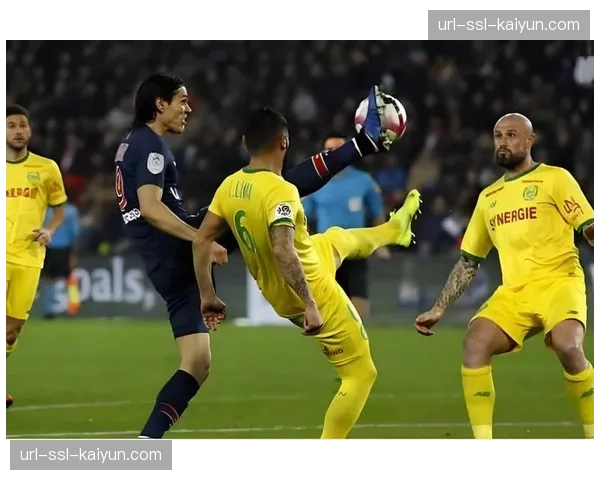 法甲保级区形势不容乐观，四支球队仅差三分